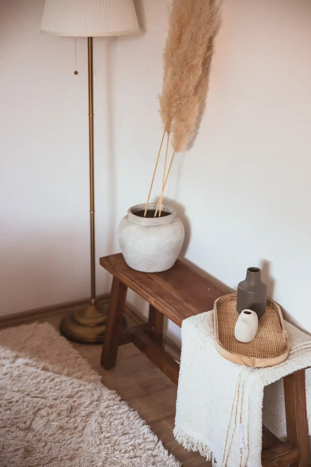 Bank und Vintage Lampe