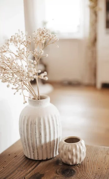 Vasen Detailaufnahme mit Trockenblumen