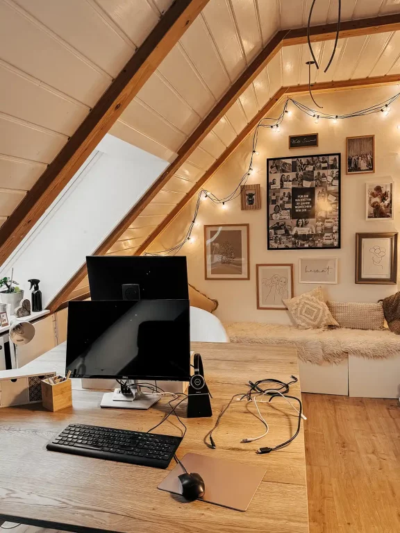 Dachgeschoss-Büro mit Hygge Faktor